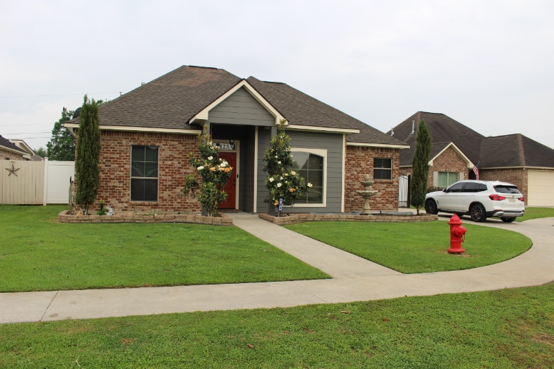 123 S Mandy Ave in Gonzales, LA - Building Photo