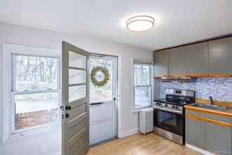 23 Pleasant Ave in Port Washington, NY - Building Photo - Building Photo