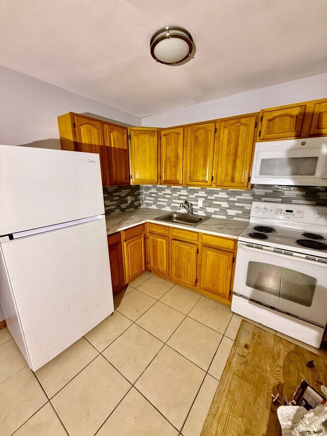 1801 S 21st St-Unit -2nd floor Rear in Philadelphia, PA - Building Photo - Building Photo