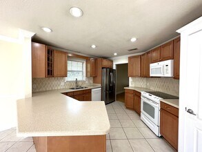 5736 Reinke Dr in Crestview, FL - Building Photo - Building Photo