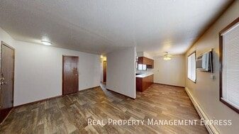 2 Bed 1 Bath Apartment in Sioux Falls, SD - Building Photo