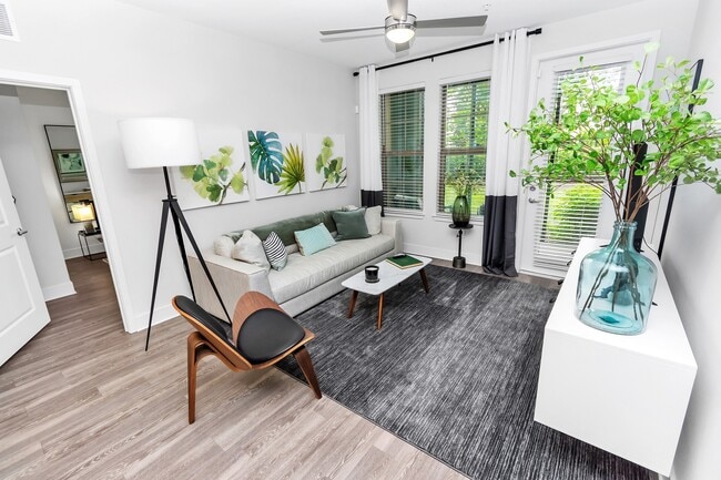 POINTE AT EAST SHORE APARTMENTS in Apopka, FL - Building Photo - Building Photo