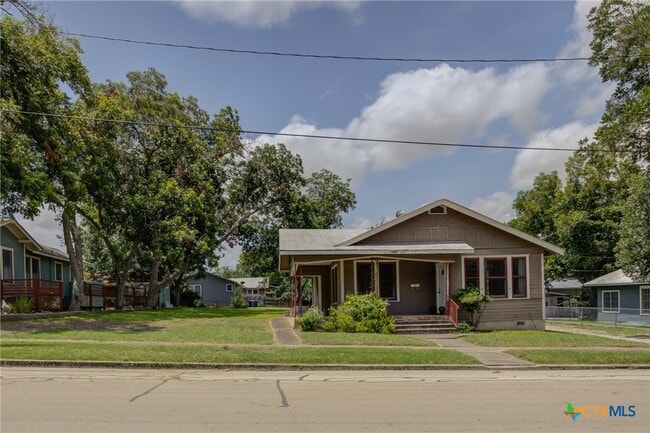 262 Clemens Ave in New Braunfels, TX - Building Photo - Building Photo