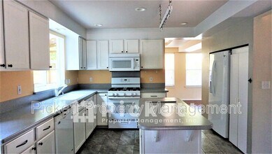 7283 Creek Wood Pl NE in Bremerton, WA - Building Photo - Building Photo