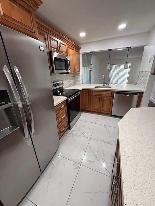 862 NE 209th St in North Miami Beach, FL - Building Photo