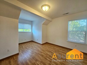 1296 Clearsprings Dr-Unit -Unit 2 - 1298 in Medford, OR - Building Photo - Building Photo