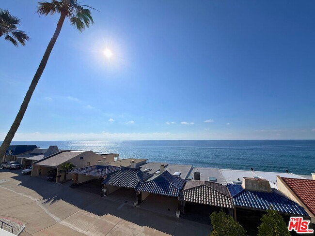11862 Ebbtide Ln in Malibu, CA - Foto de edificio - Building Photo