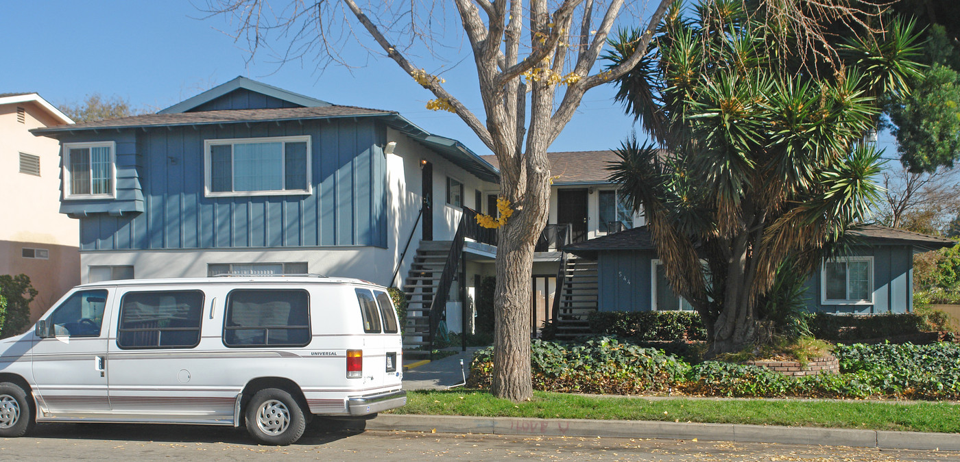 Del Rey Apartments in Covina, CA - Foto de edificio