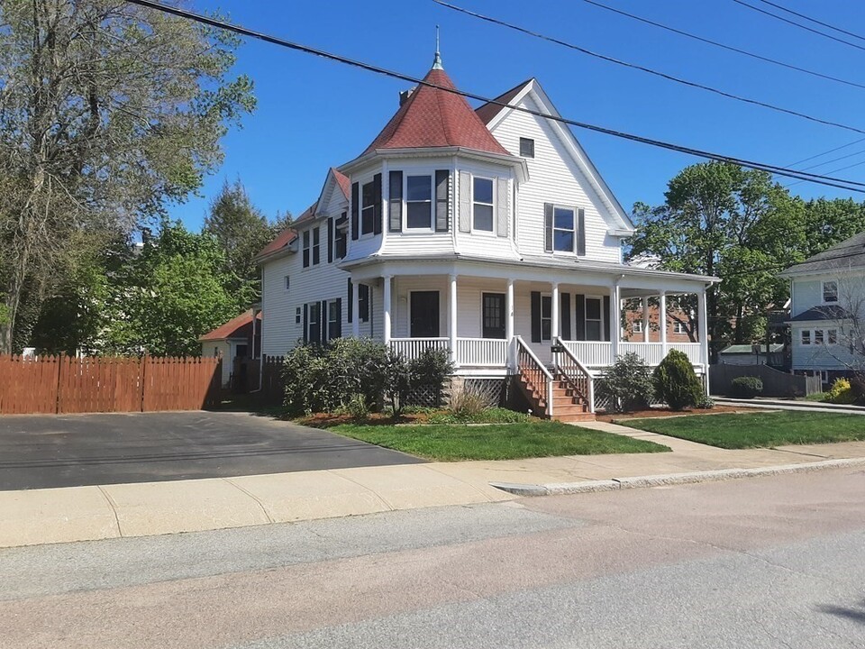 14 Tappan Ave in Attleboro, MA - Building Photo