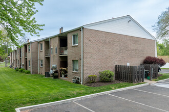 Hampton Crossing Condominiums in Southampton, PA - Building Photo - Building Photo