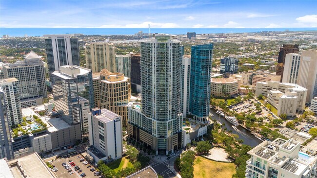 100 E Las Olas Blvd in Fort Lauderdale, FL - Building Photo - Building Photo