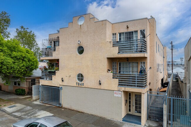 7248 Alabama Ave in Canoga Park, CA - Building Photo - Building Photo