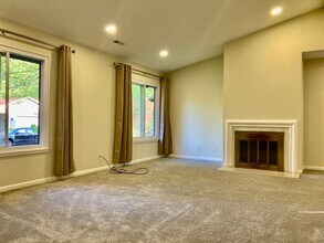 16 Aquarius Ct in Silver Spring, MD - Building Photo - Building Photo
