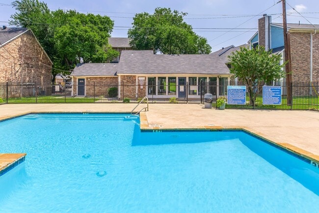 Diamond Loch Apartment Homes