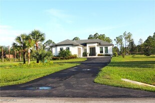 3724 56th Ave NE in Naples, FL - Building Photo