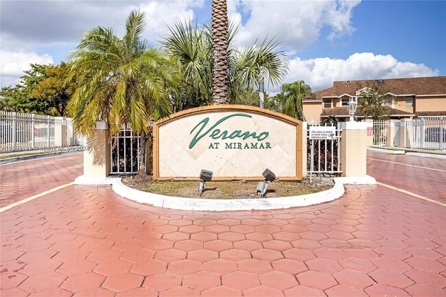 2203 SW 80th Ter, Unit #2203 UPDATED in Miramar, FL - Building Photo - Building Photo