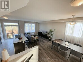 107 Aura Ave in Ottawa, ON - Building Photo - Building Photo