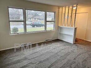 1647 Vernerlee Ln in South Bend, IN - Building Photo - Building Photo