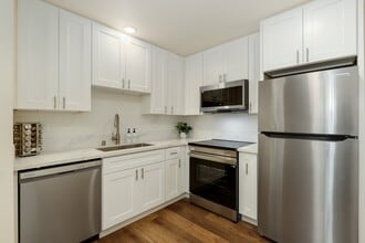 3722 Ben St, Unit 2 in San Diego, CA - Foto de edificio - Building Photo