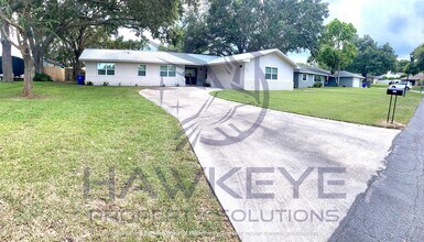 2033 Dunbarton Way in Lakeland, FL - Building Photo - Building Photo
