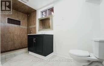 68 Rosehill Blvd in Oshawa, ON - Building Photo - Building Photo