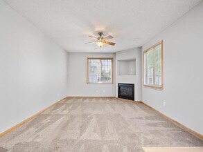 3443 Cherry Ln, Unit E in Woodbury, MN - Building Photo - Building Photo