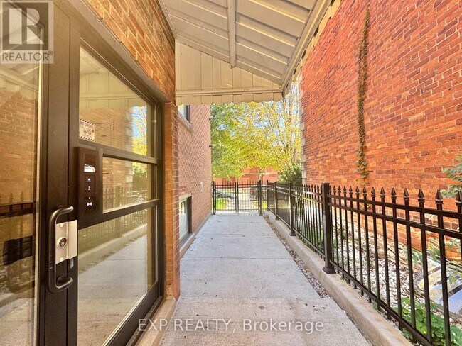 100 West Avenue S in Hamilton, ON - Building Photo - Building Photo