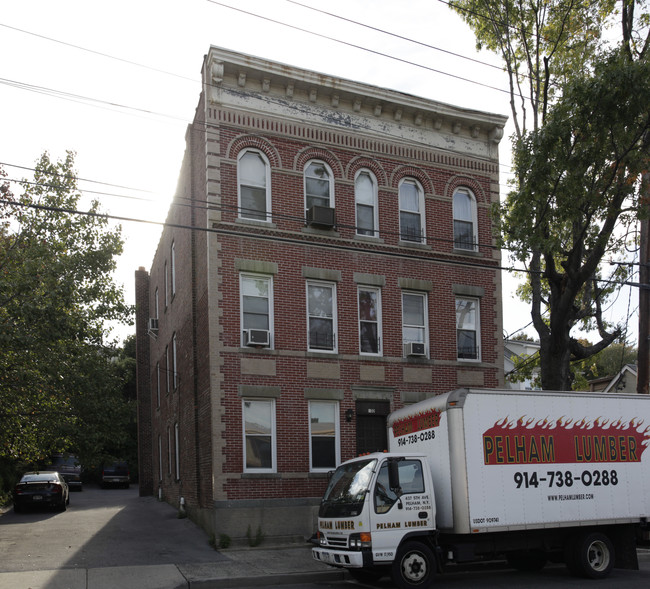 432 5th Ave in Pelham, NY - Foto de edificio - Building Photo