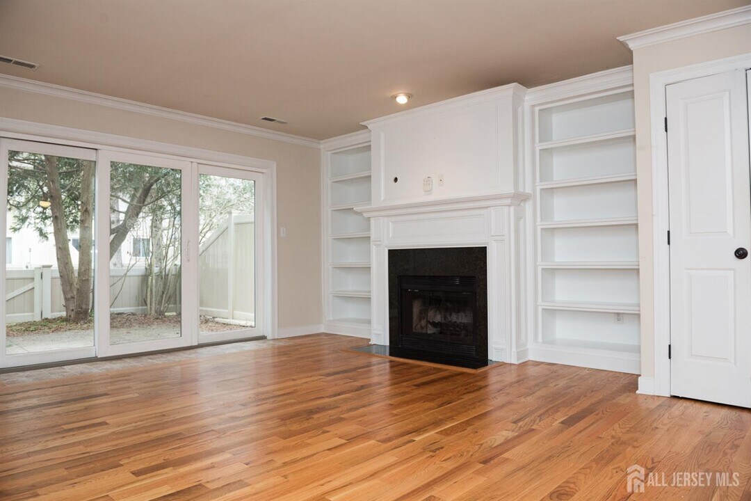 93 Tennyson Dr in Plainsboro, NJ - Building Photo