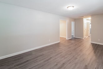 2 Summit Ave in Goose Creek, SC - Building Photo - Building Photo