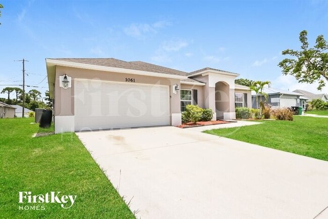 1061 SW Du Bois Ave in Port St. Lucie, FL - Building Photo - Building Photo