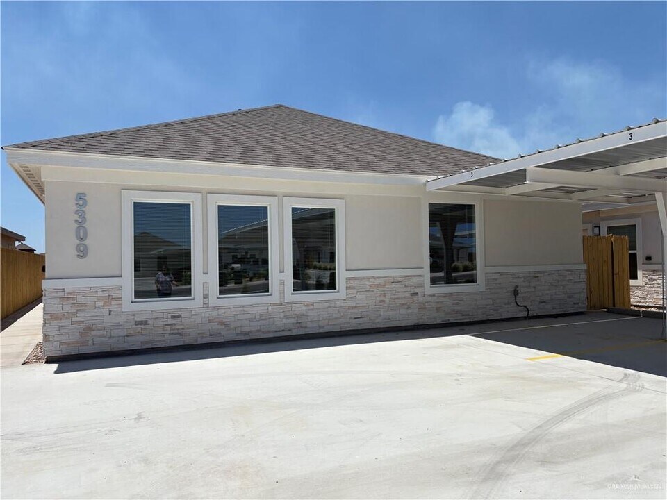 5311 Vision St in Rio Grande City, TX - Building Photo