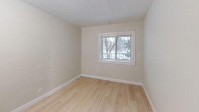 Britannia Park in Ottawa, ON - Building Photo - Building Photo