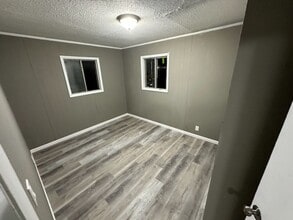 211 E Walnut St in Columbus, KS - Building Photo - Building Photo