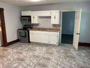 121 W Jackson St, Unit 121 W. Jackson Apt A in Pittsburg, KS - Building Photo - Building Photo