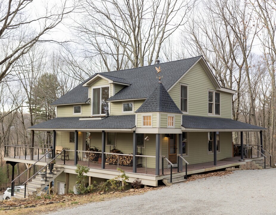 312 Brick School Rd in Cornwall, CT - Foto de edificio