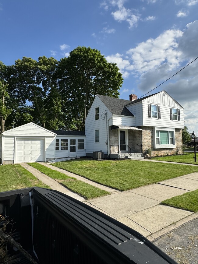 316 W Maple St in Palmyra, PA - Foto de edificio - Building Photo