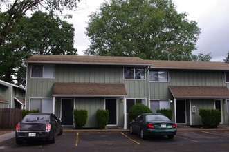 The Oaks in Newberg, OR - Building Photo - Building Photo