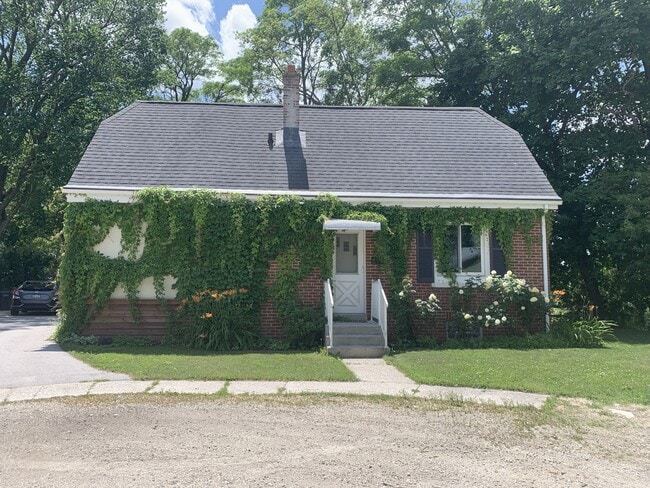 property at 2 Boldt Ct