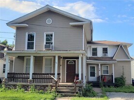 109 W Bank St in Albion, NY - Building Photo