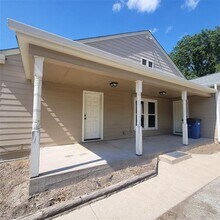 804 N McKinney St in Ennis, TX - Building Photo - Building Photo