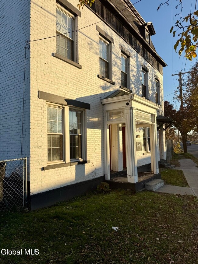 290 2nd Ave in Troy, NY - Building Photo - Building Photo