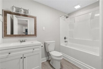 2140 Cedar Rd in Chesapeake, VA - Foto de edificio - Building Photo