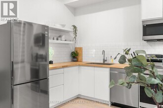 12 Glenside Ave in Toronto, ON - Building Photo - Building Photo