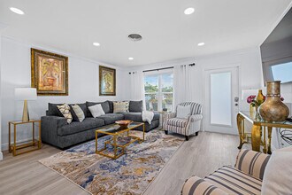 1741 NW 39th St in Oakland Park, FL - Building Photo - Building Photo