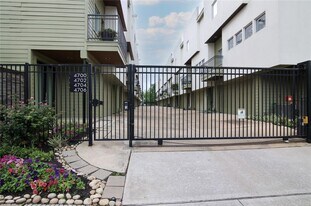 4702 Austin St in Houston, TX - Building Photo