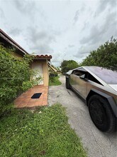5133 SW 43rd Terrace in Fort Lauderdale, FL - Building Photo - Building Photo