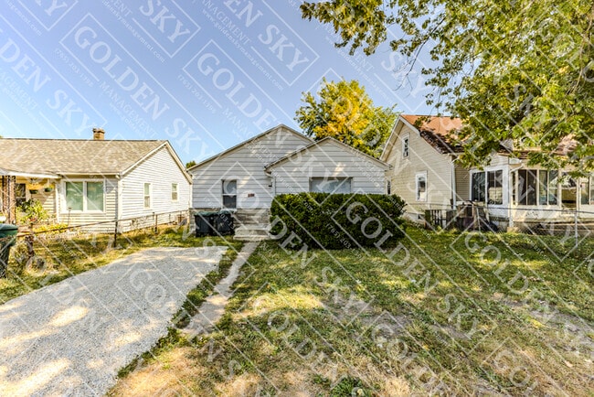 2102 S Monroe St in Muncie, IN - Building Photo - Building Photo
