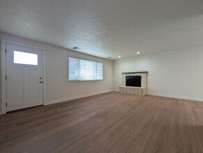 2410 Lily Ave in Eugene, OR - Building Photo - Building Photo
