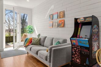 559 Veritas St in Nashville, TN - Foto de edificio - Building Photo